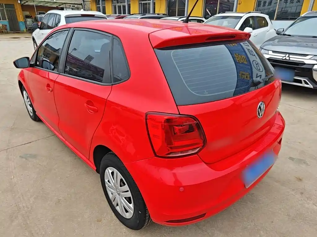 Volkswagen Polo — фото 23