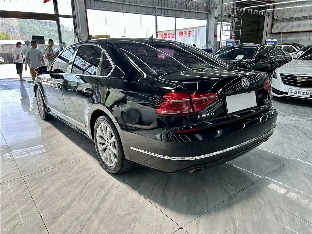 Volkswagen Passat — фото 4