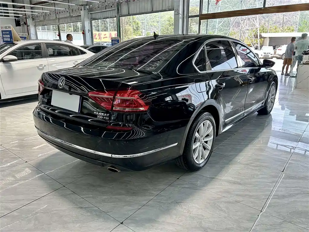 Volkswagen Passat — фото 6