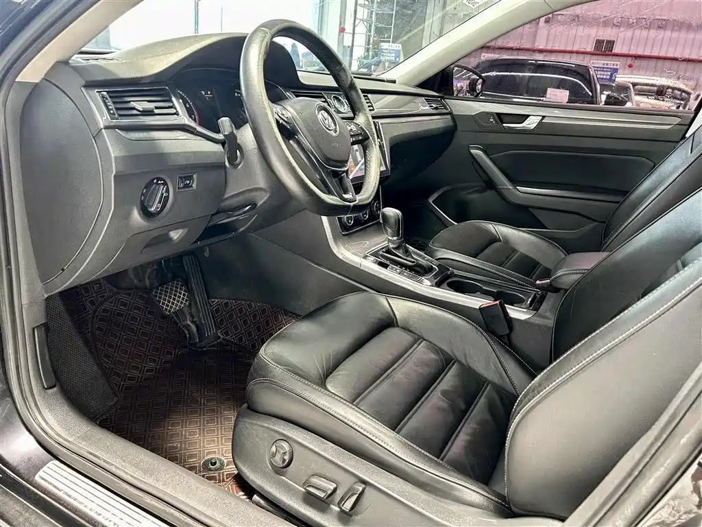 Volkswagen Passat — фото 7