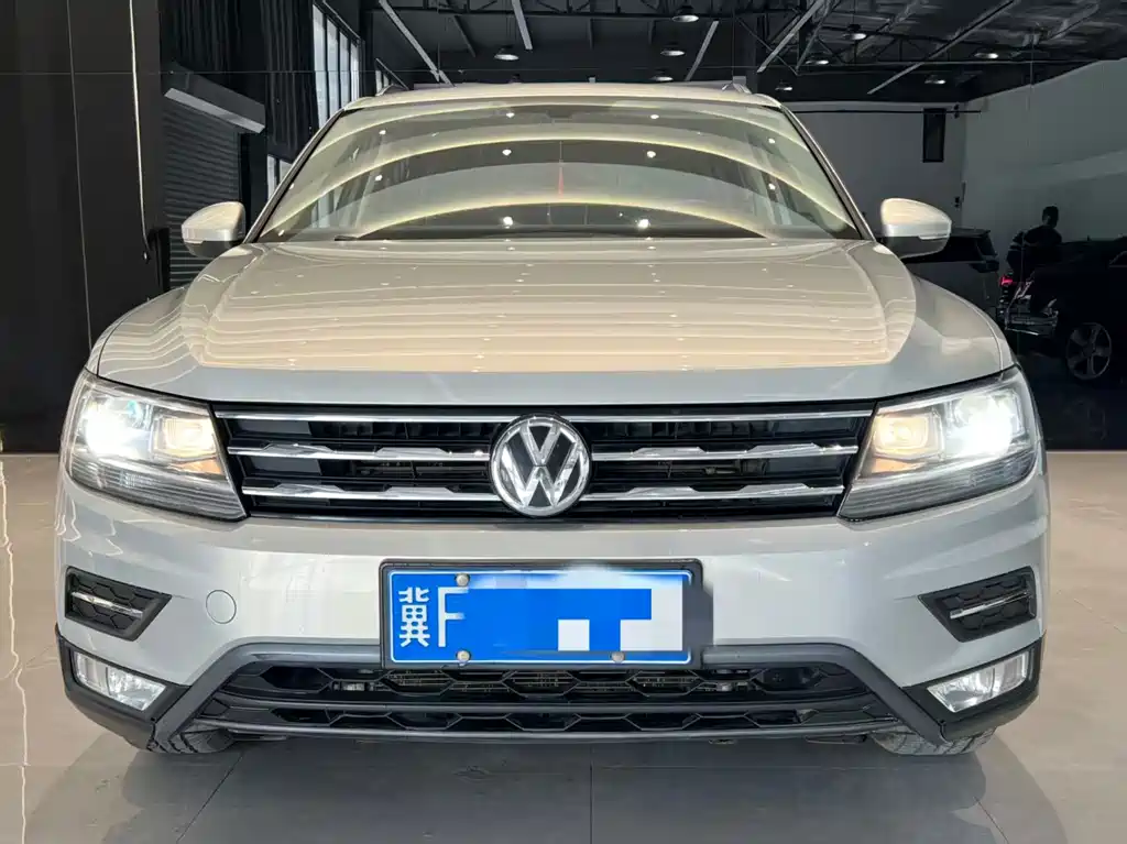 Volkswagen Tiguan L — фото 2