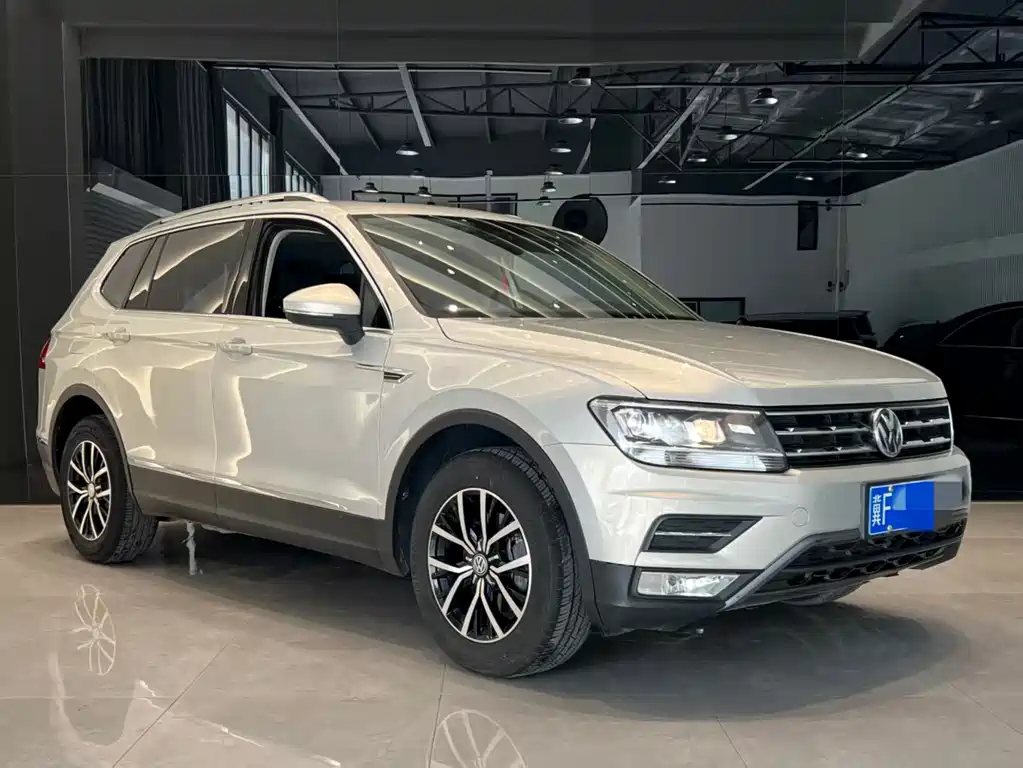 Volkswagen Tiguan L — фото 3