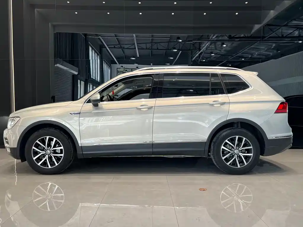 Volkswagen Tiguan L — фото 4