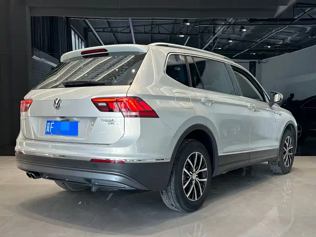 Volkswagen Tiguan L — фото 5
