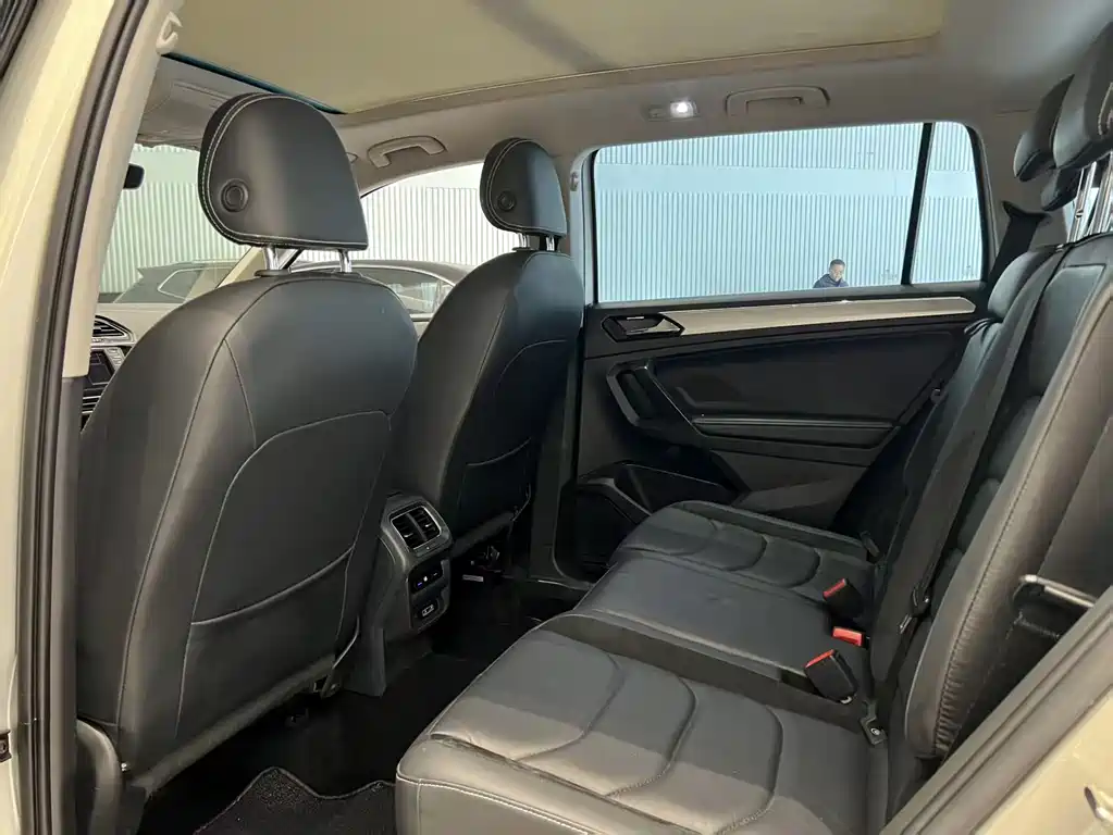 Volkswagen Tiguan L — фото 6