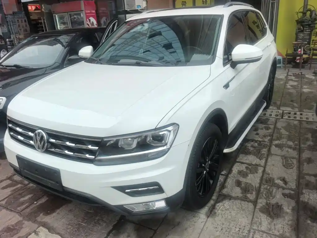 Volkswagen Tiguan L — фото 2