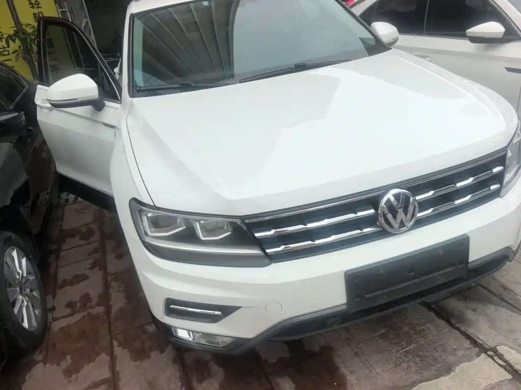 Volkswagen Tiguan L — фото 4