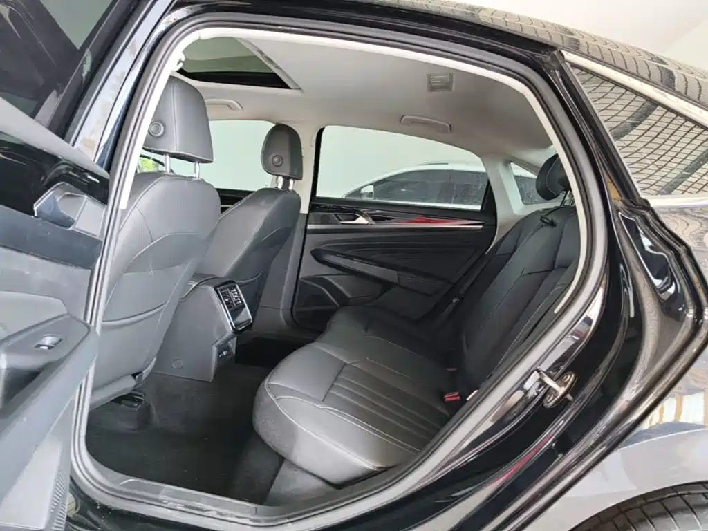 Volkswagen Passat — фото 17