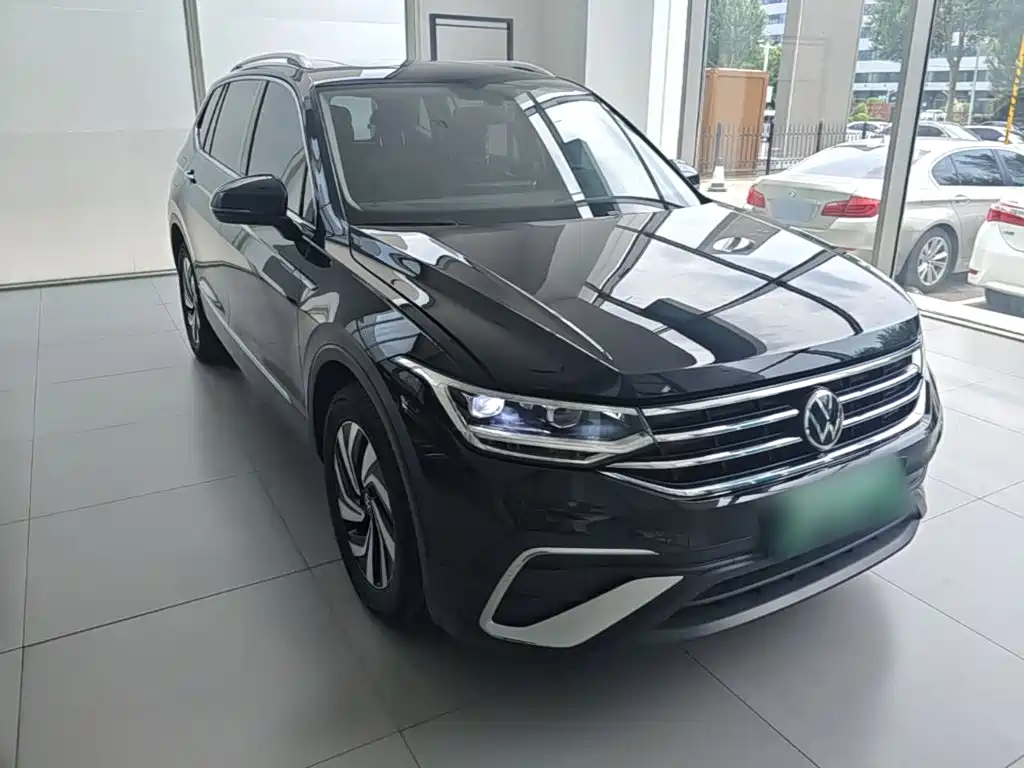 Volkswagen Tiguan L — фото 4