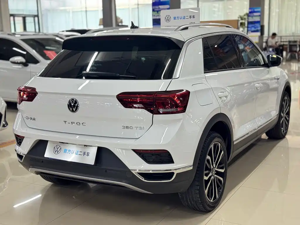 Volkswagen T-Roc — фото 10