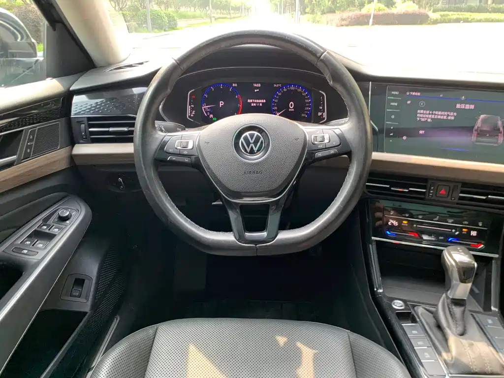 Volkswagen Passat — фото 13