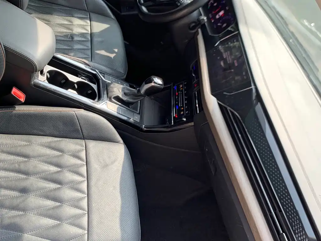 Volkswagen Passat — фото 15