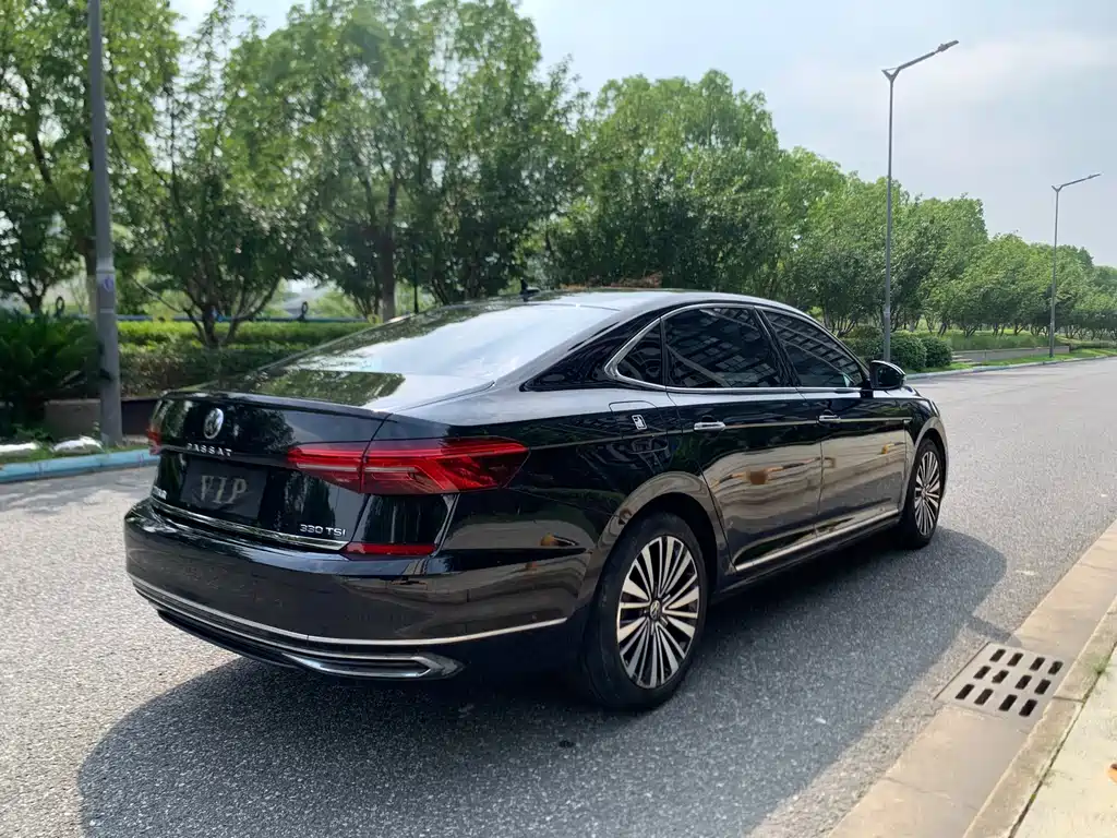 Volkswagen Passat — фото 8