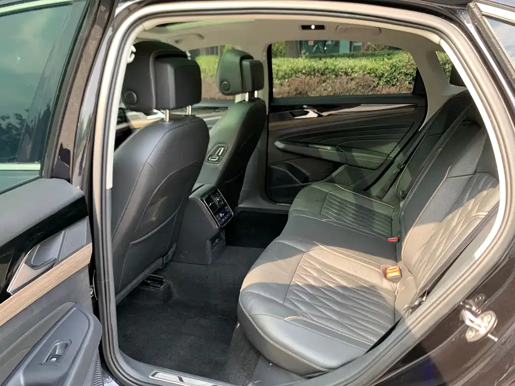 Volkswagen Passat — фото 10