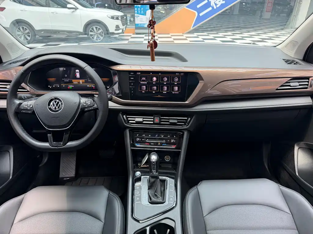 Volkswagen Tharu — фото 11