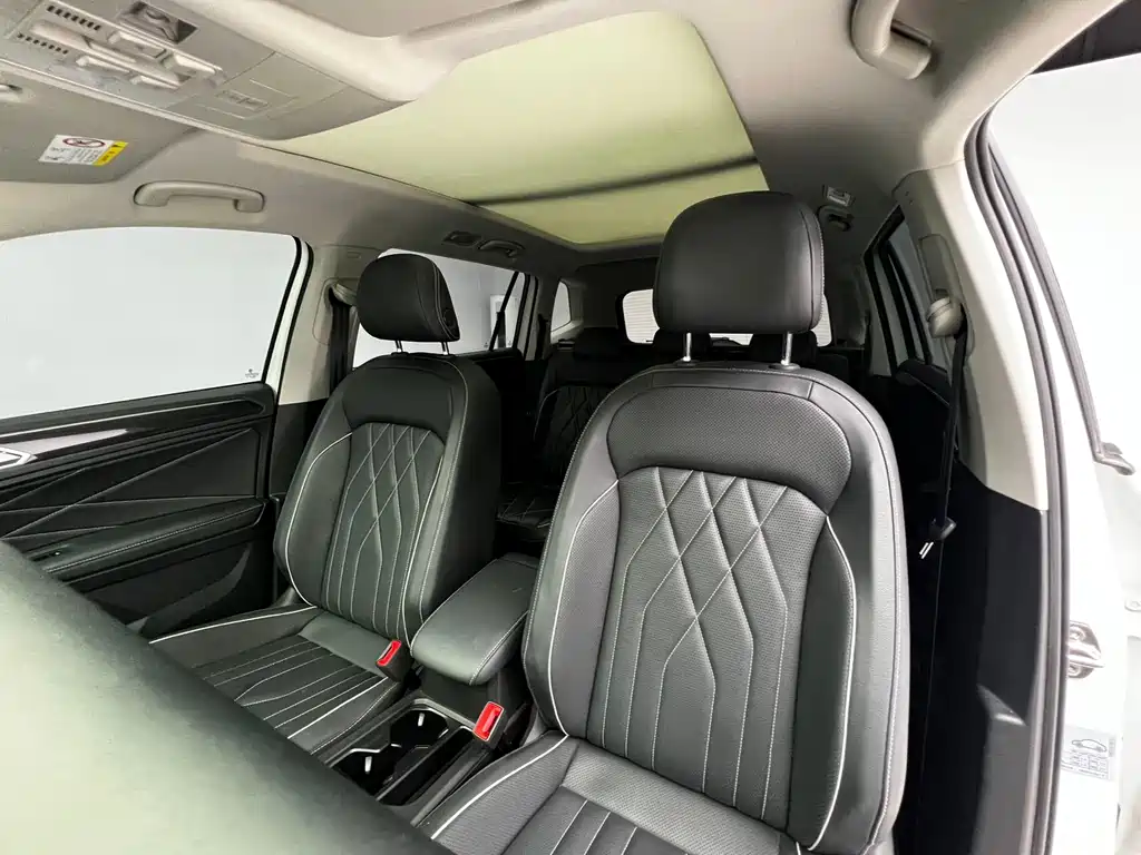 Volkswagen Tiguan L — фото 13