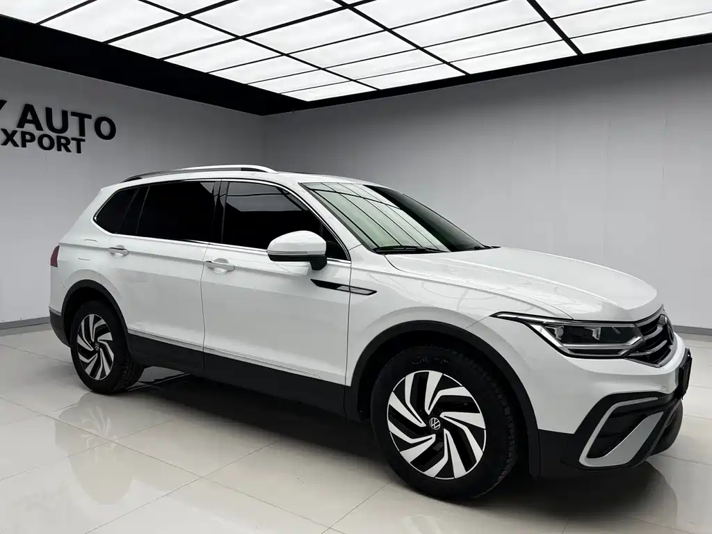Volkswagen Tiguan L — фото 3