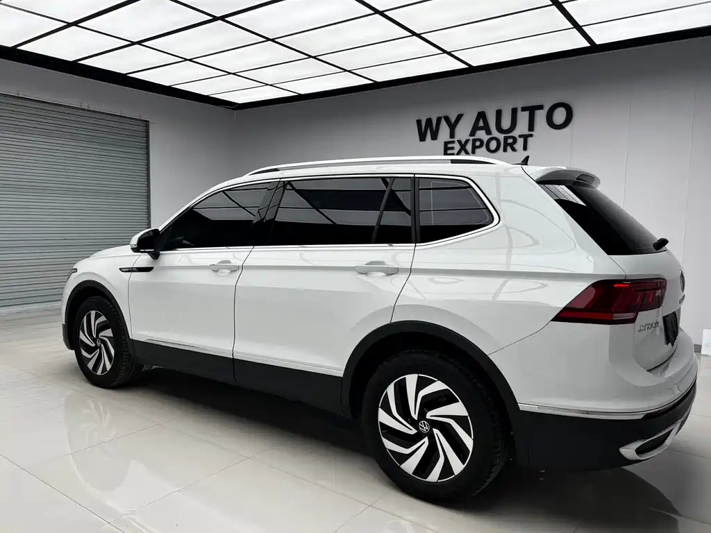 Volkswagen Tiguan L — фото 6