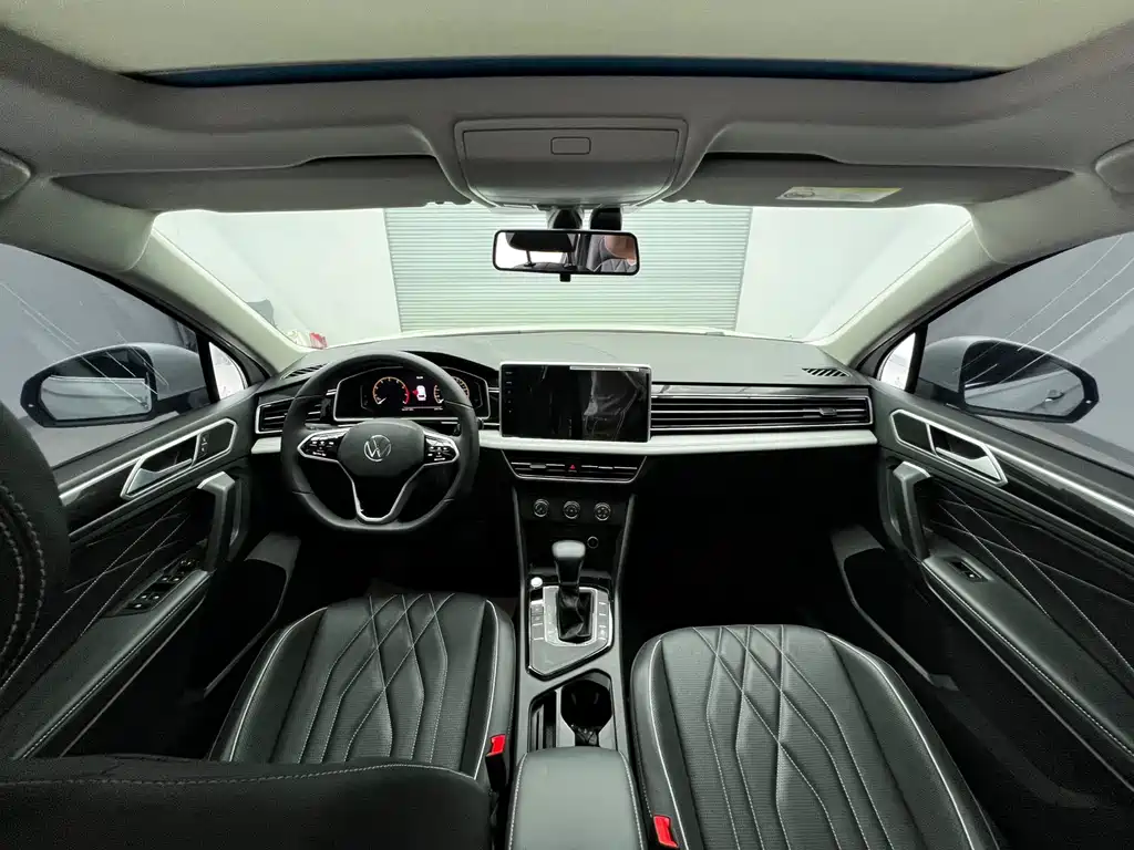 Volkswagen Tiguan L — фото 8