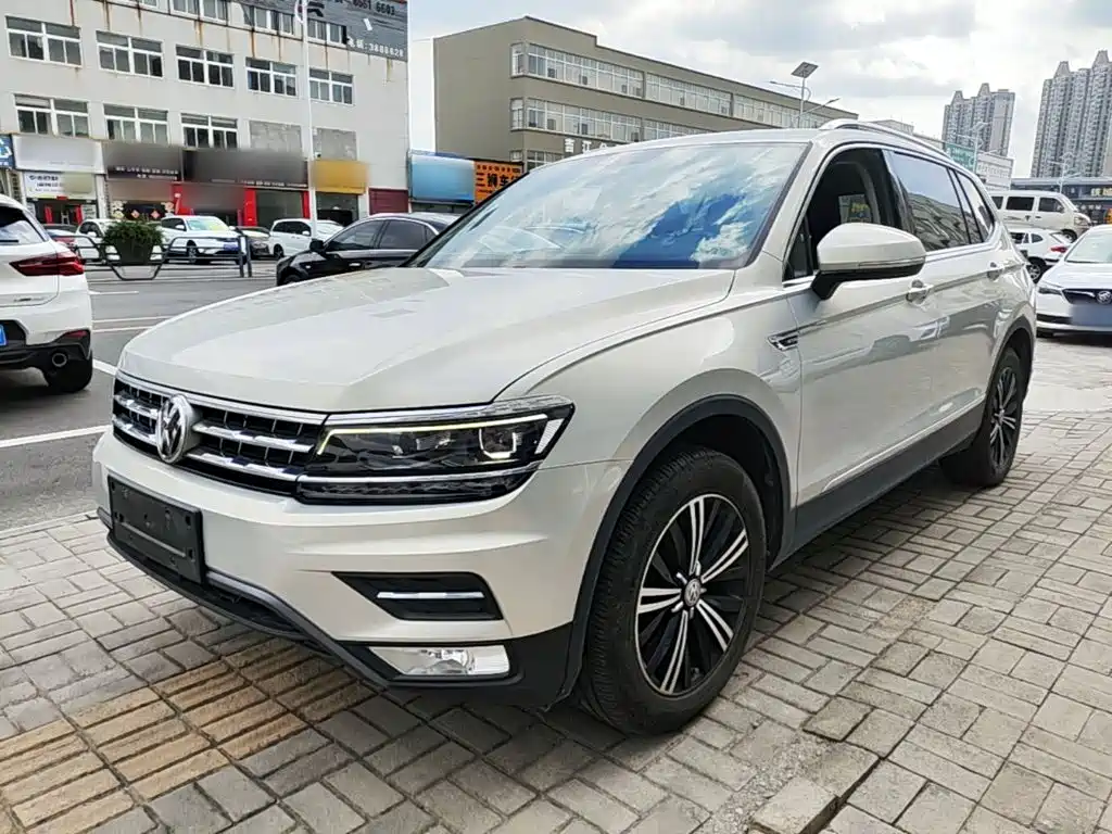 Volkswagen Tiguan L — фото 2