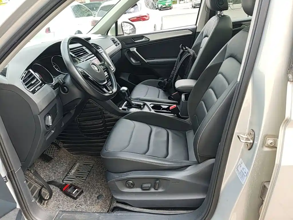 Volkswagen Tiguan L — фото 15