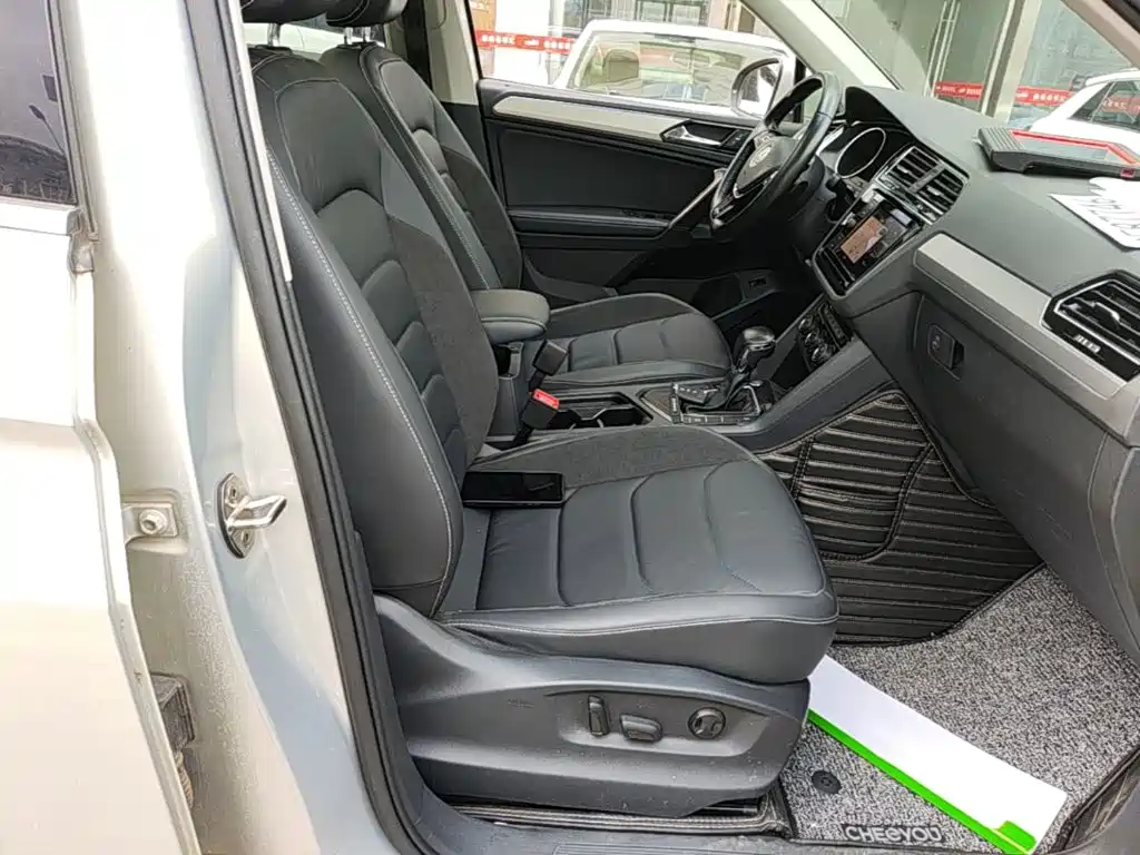 Volkswagen Tiguan L — фото 25