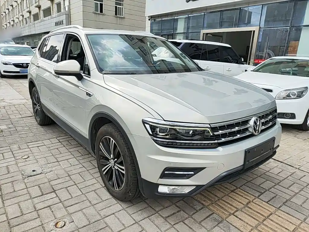 Volkswagen Tiguan L — фото 4
