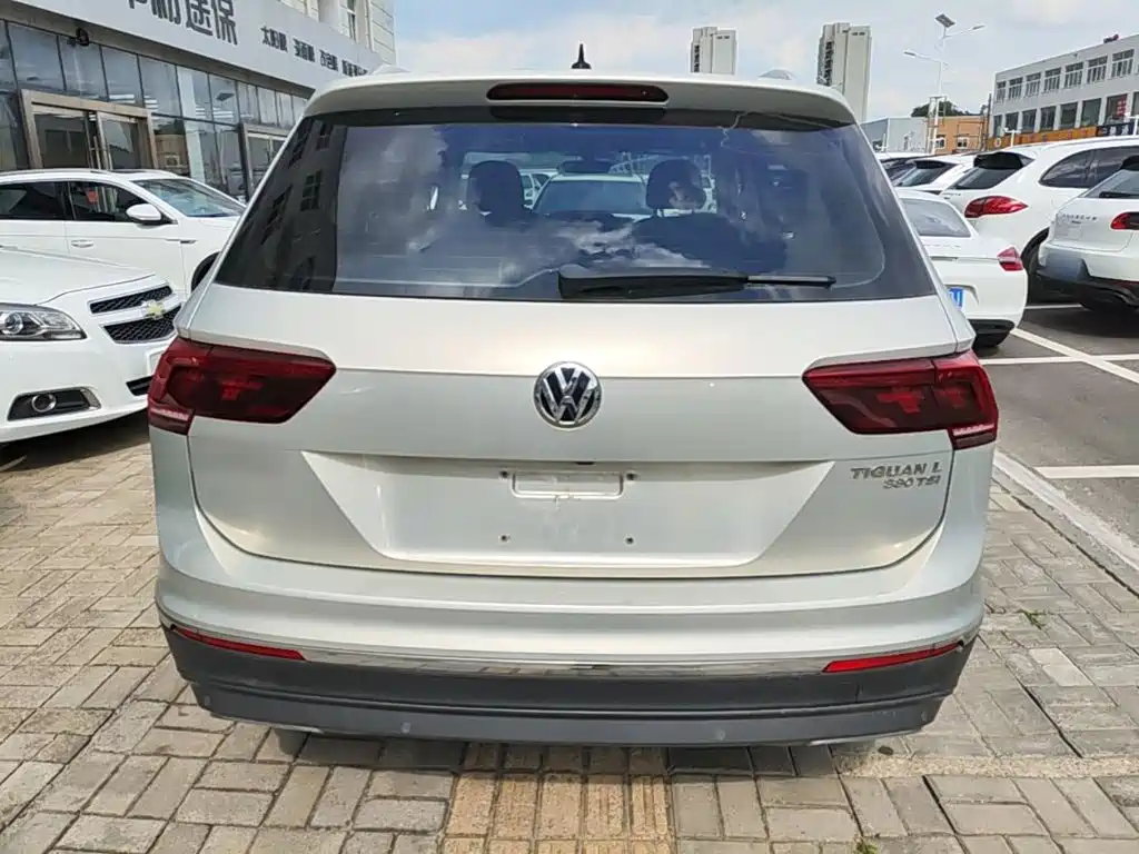Volkswagen Tiguan L — фото 6