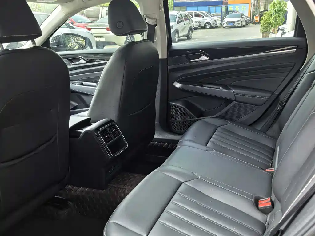 Volkswagen Passat — фото 8