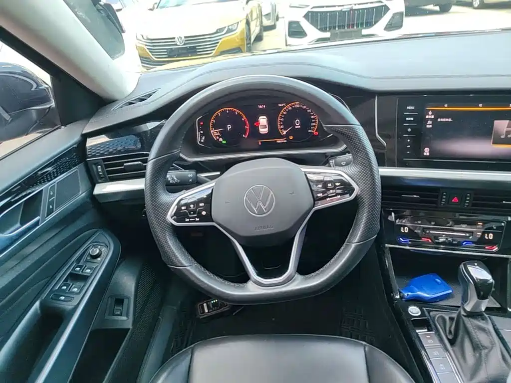 Volkswagen Passat — фото 11
