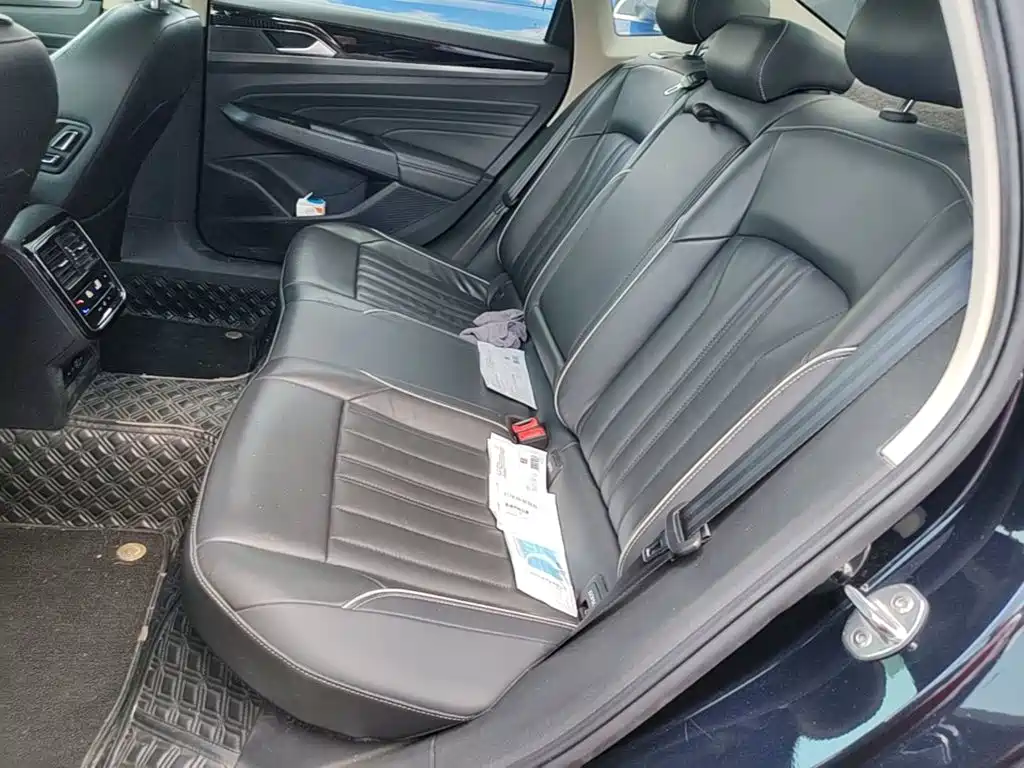 Volkswagen Passat — фото 17