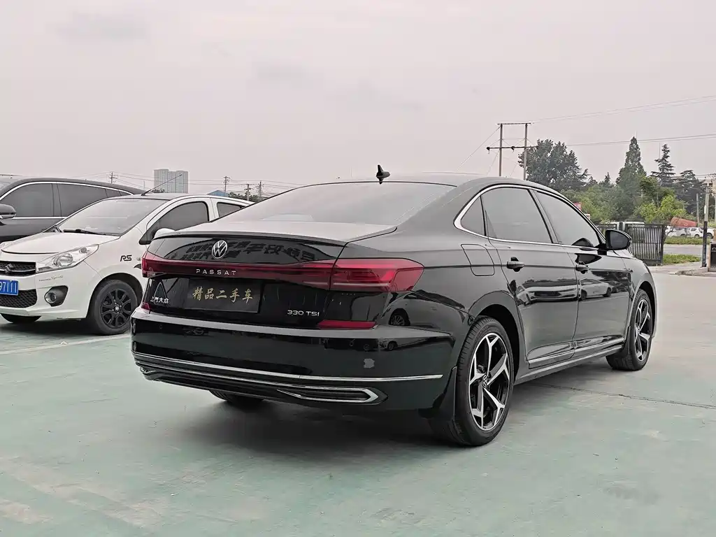 Volkswagen Passat — фото 17