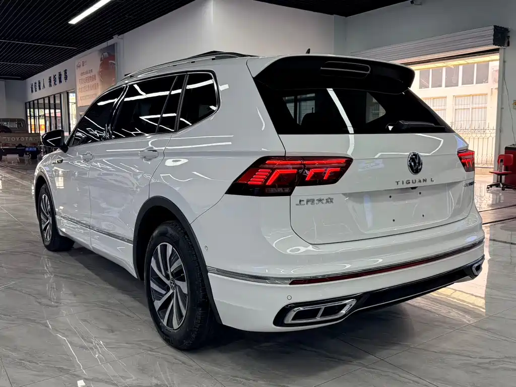 Volkswagen Tiguan L PHEV — фото 3