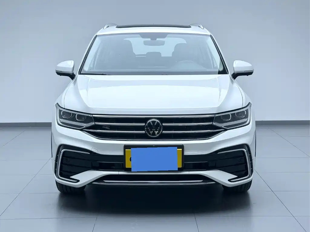 Volkswagen Tiguan L — фото 2
