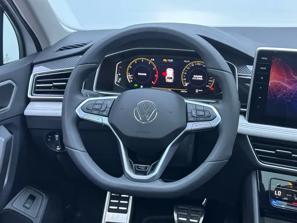 Volkswagen Tiguan L — фото 13