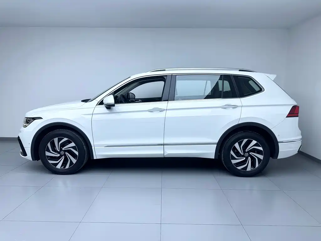 Volkswagen Tiguan L — фото 4