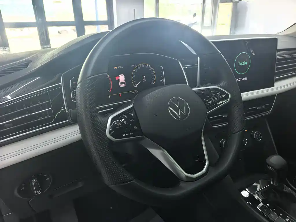 Volkswagen Tiguan L — фото 20