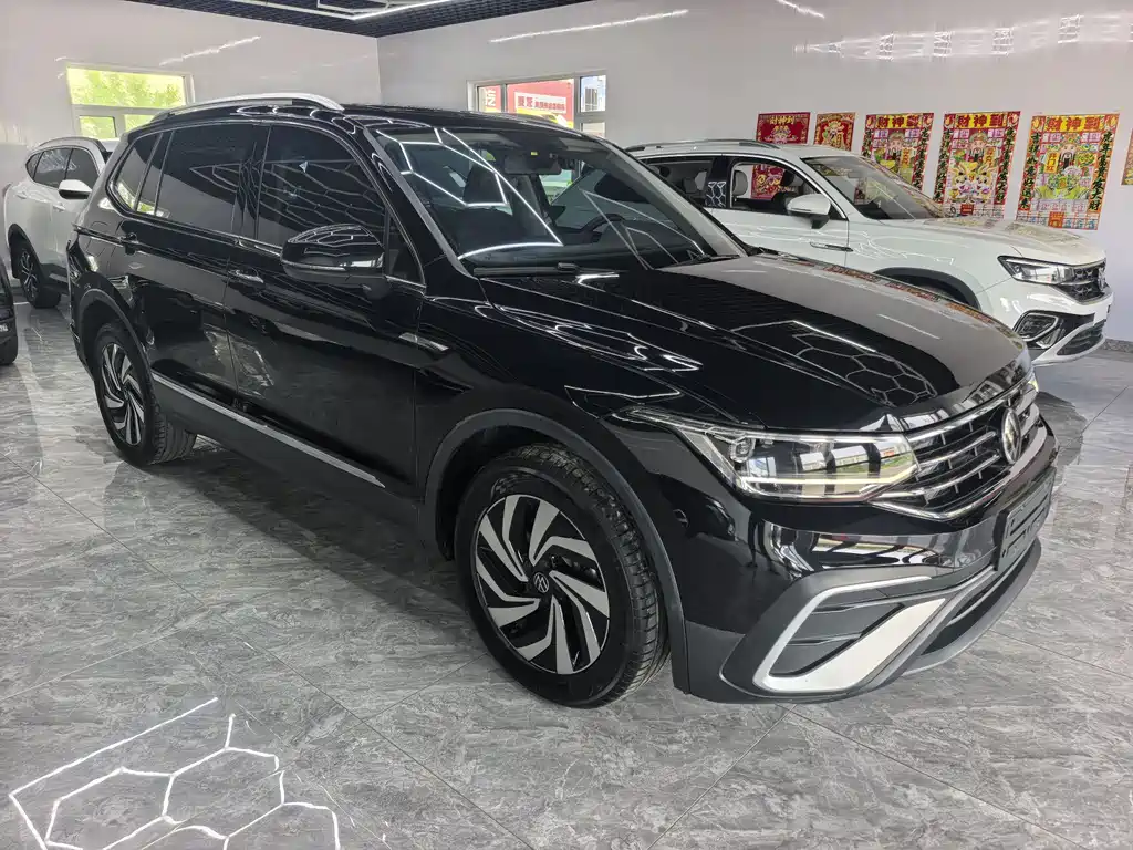 Volkswagen Tiguan L — фото 3