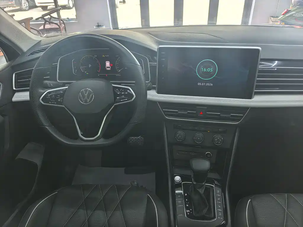 Volkswagen Tiguan L — фото 22