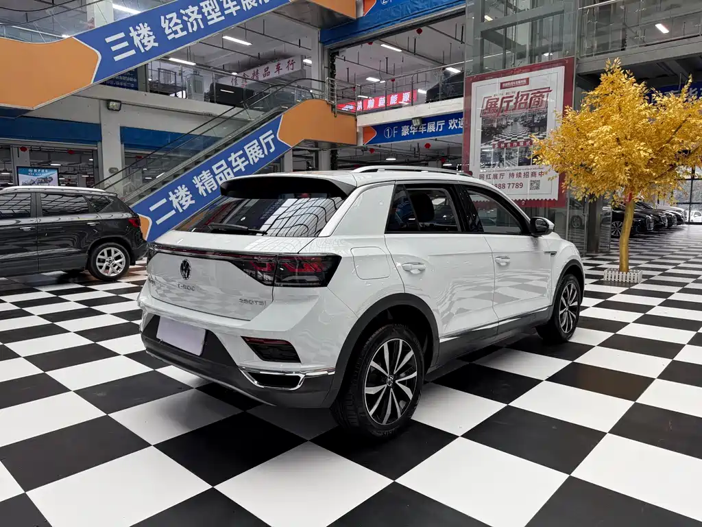 Volkswagen T-Roc — фото 7
