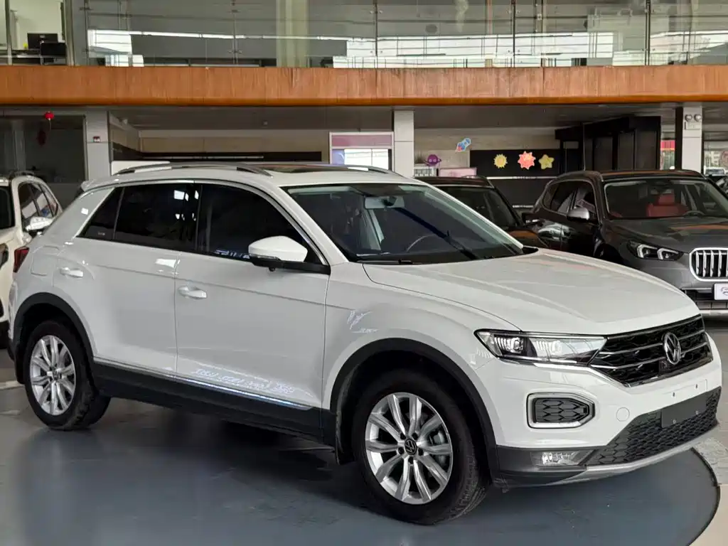 Volkswagen T-Roc — фото 11
