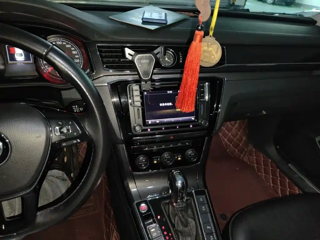Volkswagen Passat — фото 6
