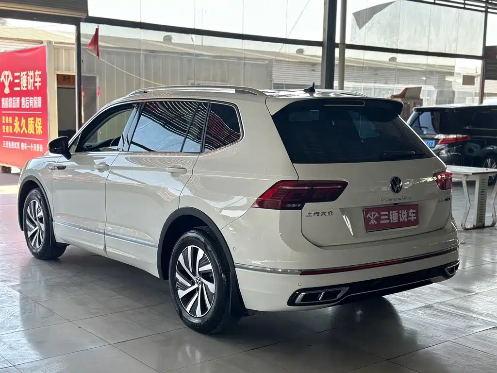 Volkswagen Tiguan L PHEV — фото 13