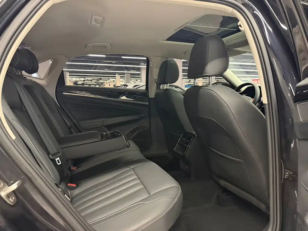 Volkswagen Passat — фото 11