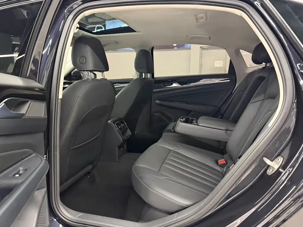 Volkswagen Passat — фото 10