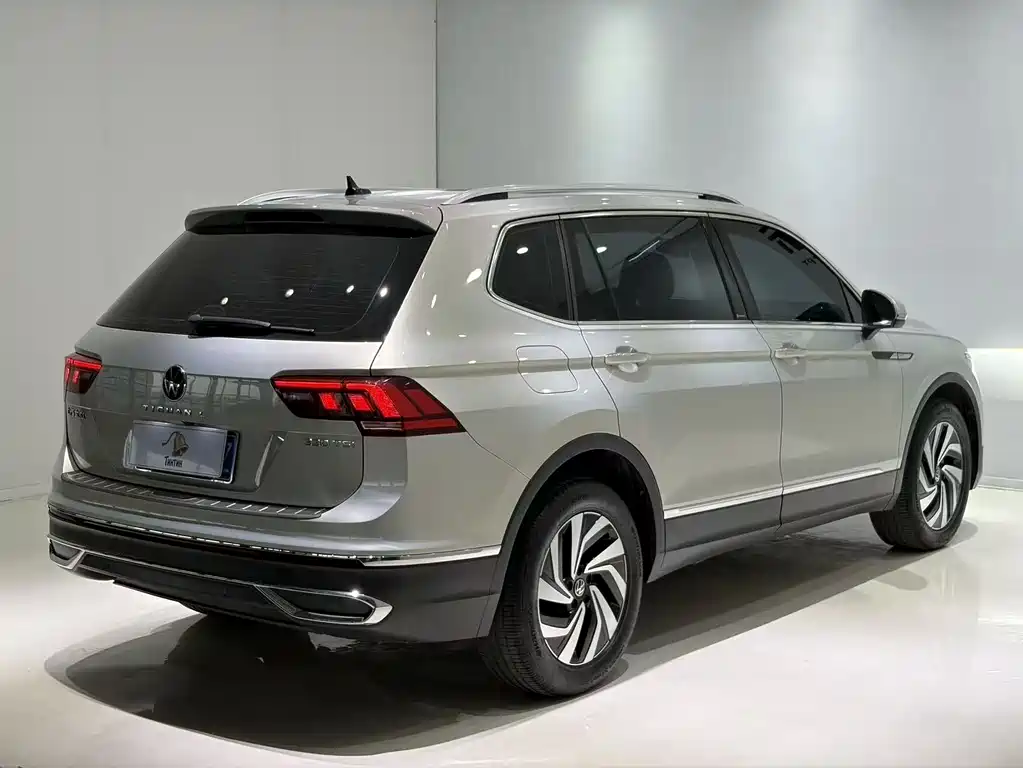 Volkswagen Tiguan L — фото 4