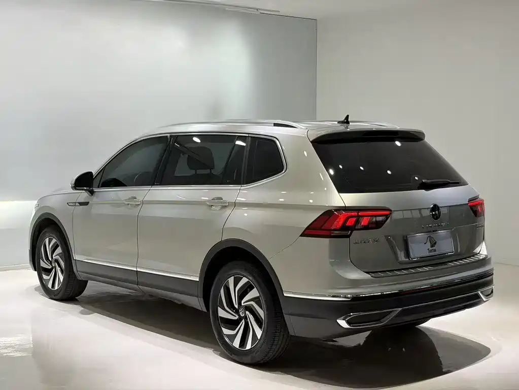 Volkswagen Tiguan L — фото 6