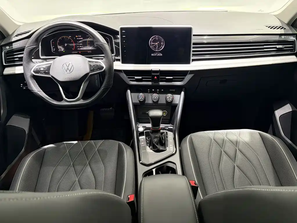 Volkswagen Tiguan L — фото 9