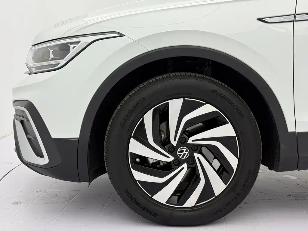 Volkswagen Tiguan L — фото 22
