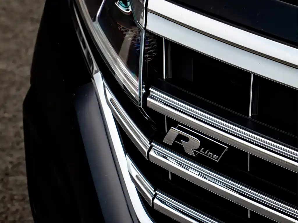 Volkswagen Touareg — фото 23